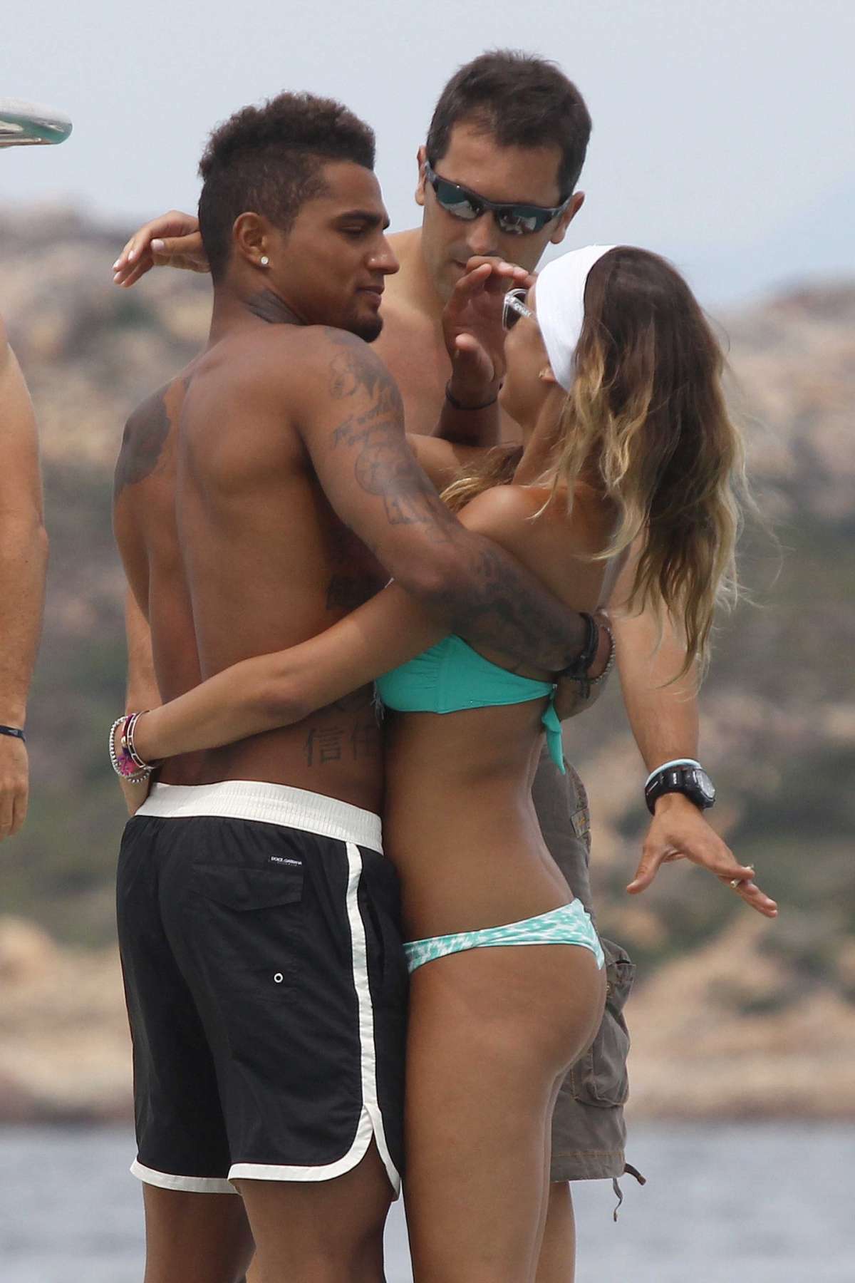 Melissa Satta e Kevin Prince Boateng con gli amici