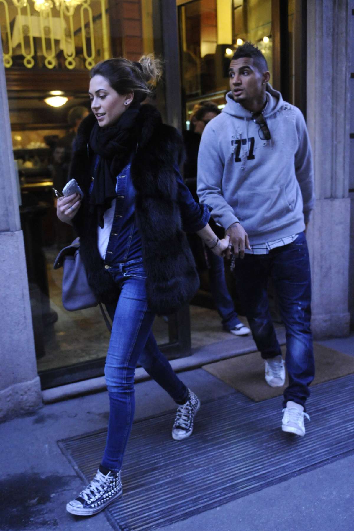 Melissa Satta e  Kevin Prince Boateng per strada