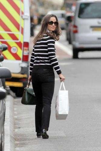 Pippa Middleton fa shopping a Londra