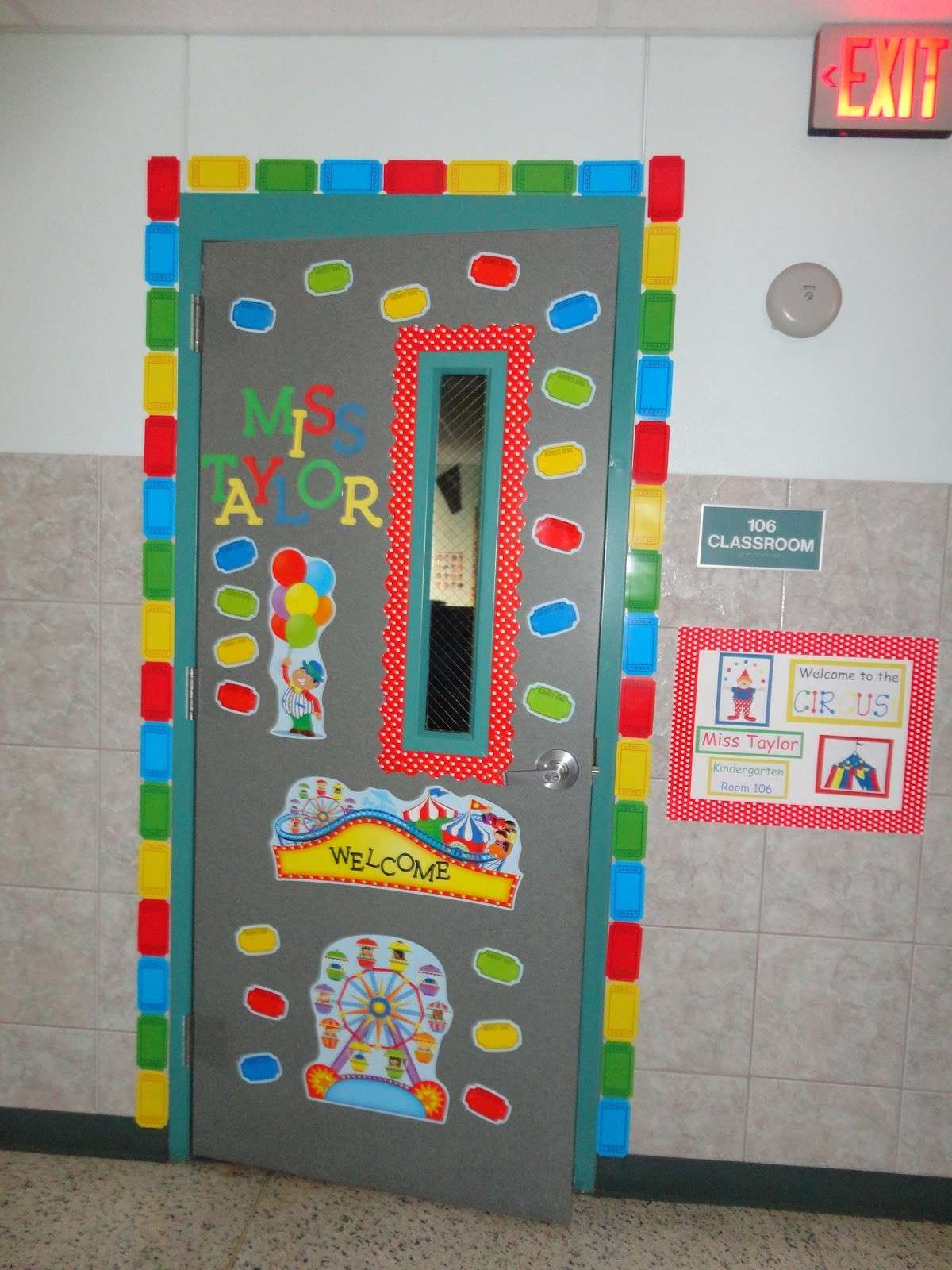 Porta decorata dai bambini