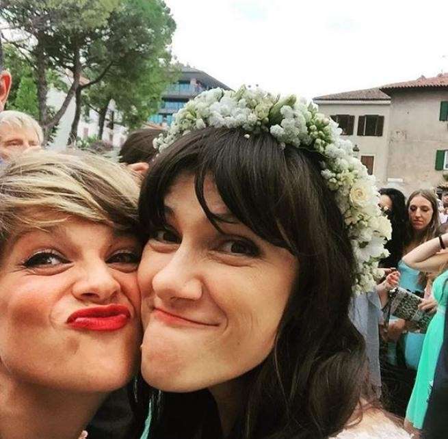 Scatto social per Alessandra Amoroso e la sposa vip