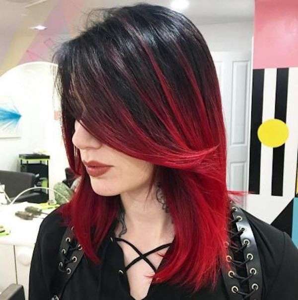 Shatush capelli neri in rosso acceso