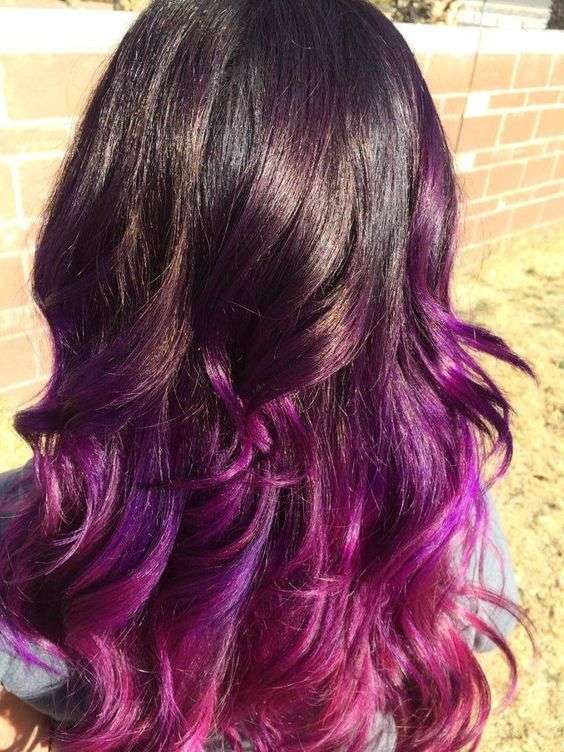 Shatush viola fucsia su capelli castani