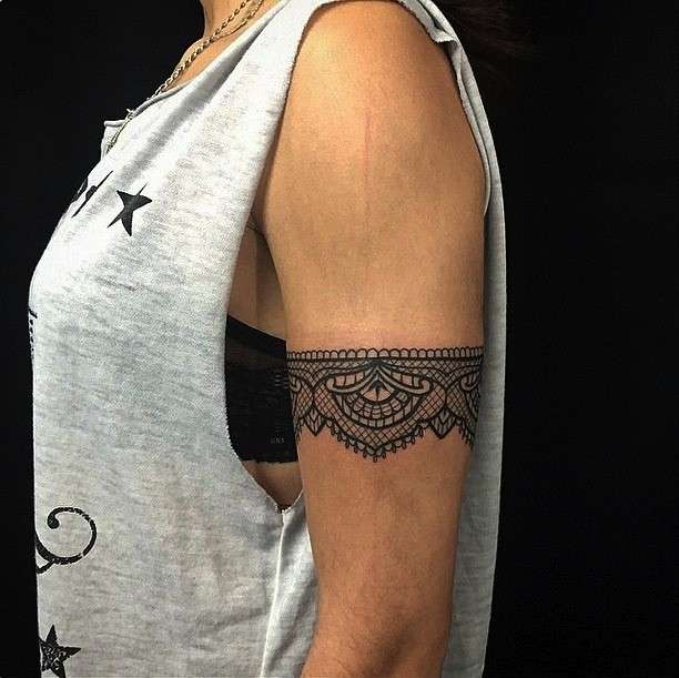 Tatuaggio a bracciale di pizzo