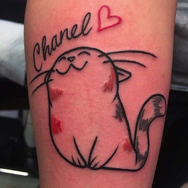 Tatuaggio con Choupette Chanel