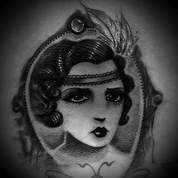 Tatuaggio con flapper girl