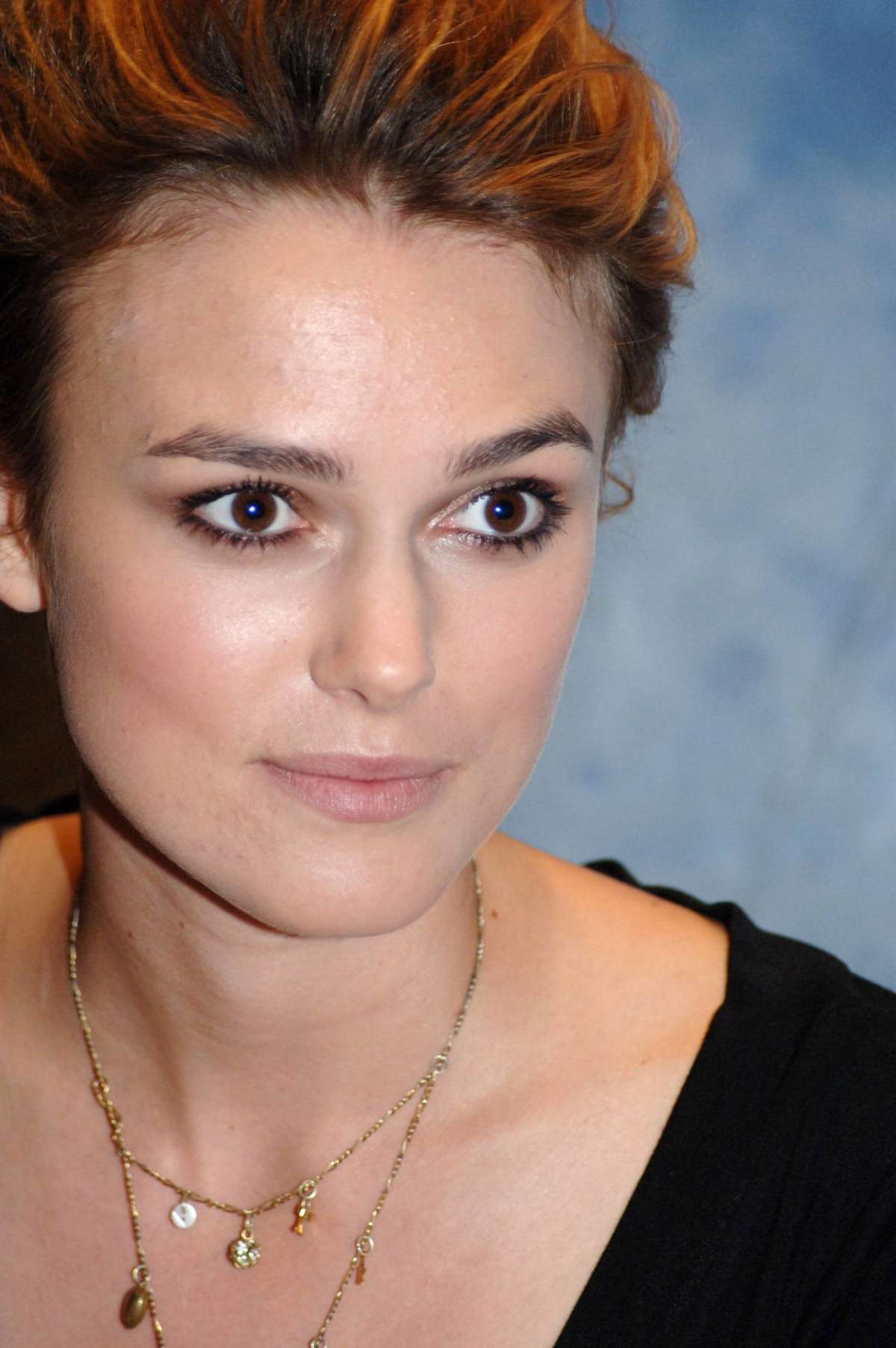 Acne leggera sulla fronte per Keira Knightley