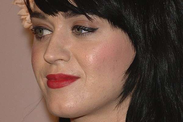 Katy Perry con lieve acne