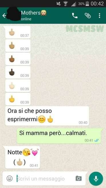 Una mamma che perde il controllo su whatsapp