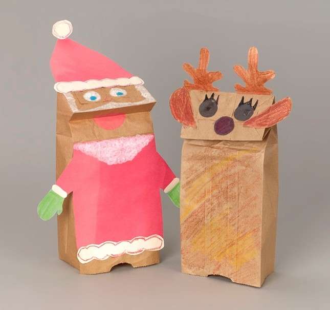 Babbo Natale e renna con sacchetti