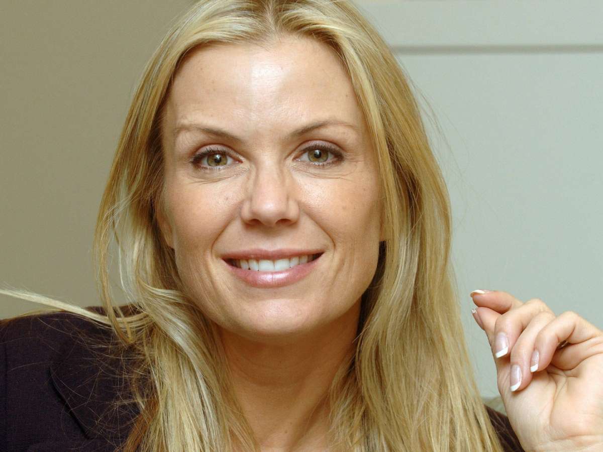 Capelli lunghi e biondi per Katherine Kelly Lang