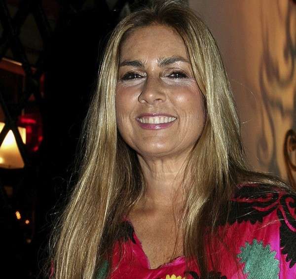 Capelli lunghi e lisci per Romina Power