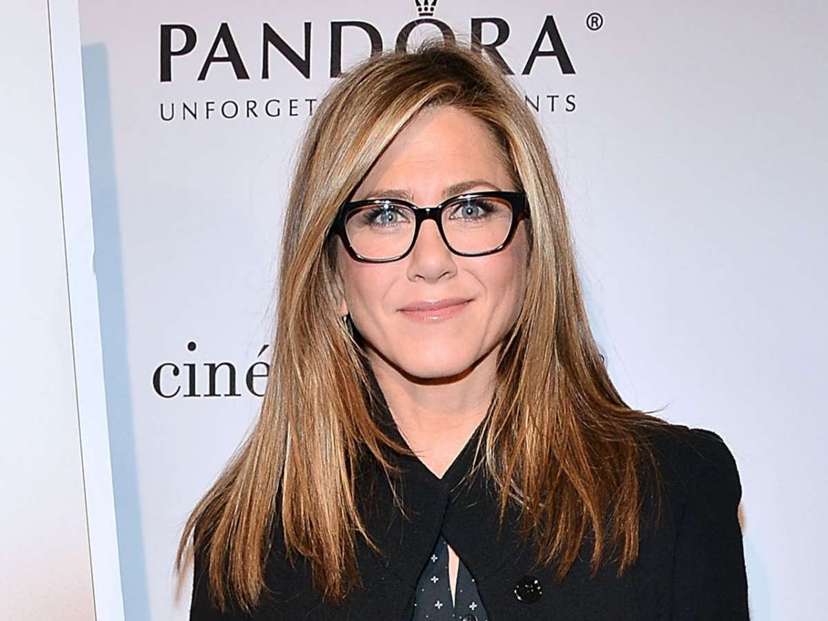 Capelli lunghi e luminosi per Jennifer Aniston