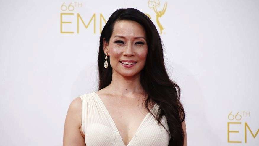 Capelli lunghissimi per Lucy Liu