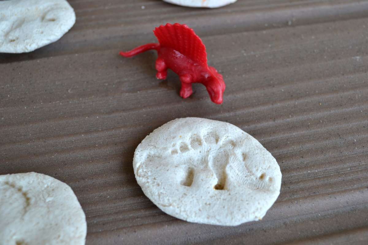 Dinosauri con pasta di sale