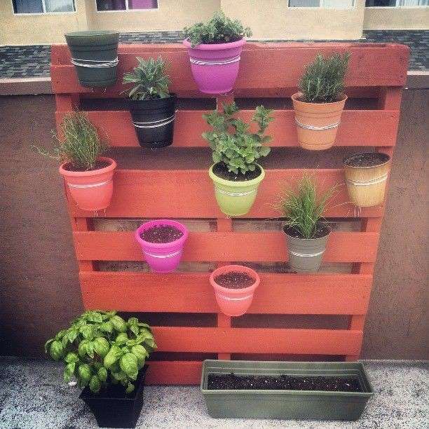 Fioriera verticale con i pallet