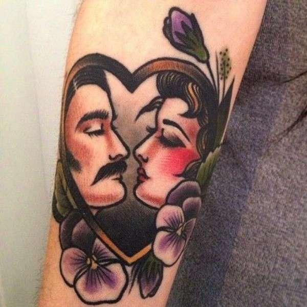 Tatuaggio coppia old school sul braccio