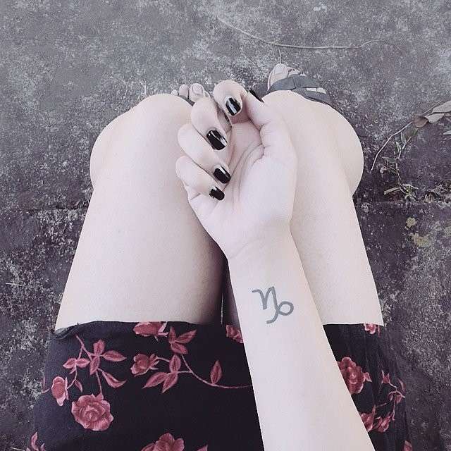 Tatuaggio interno braccio segno zodiacale Capricorno