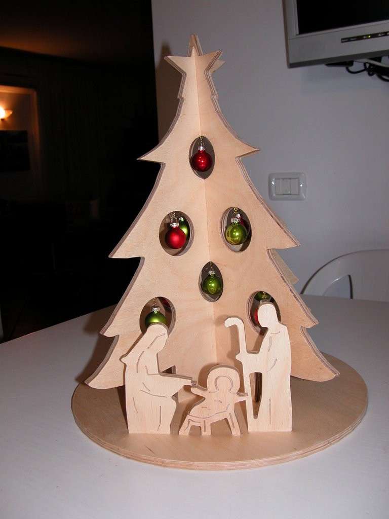 Albero con presepe in legno