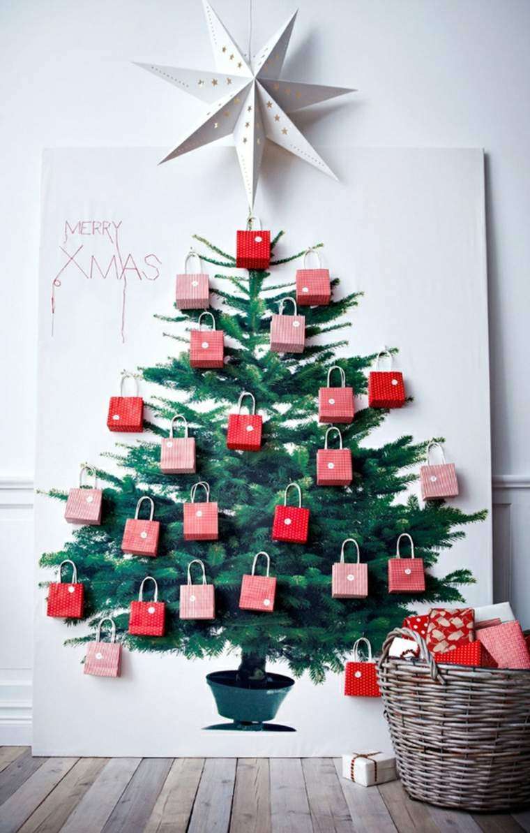 Albero di Natale decorato con borsette