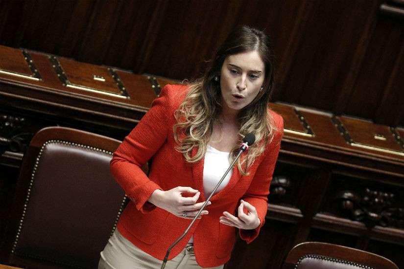 Maria Elena Boschi con giacca arancione