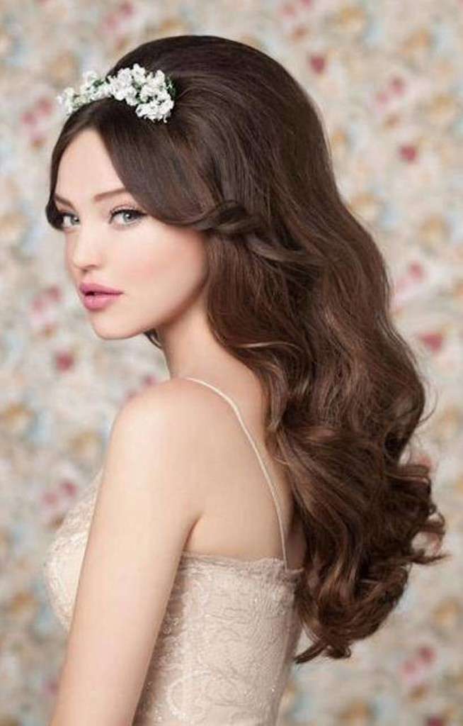 Capelli sciolti voluminosi per la sposa