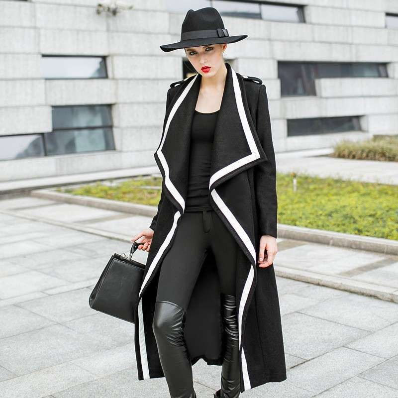 Cappotto e fedora nero