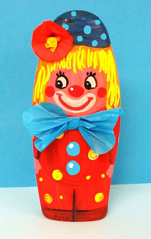 Clown con bottiglia plastica