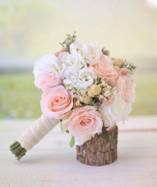 Fiori rosa e bianchi per la sposa
