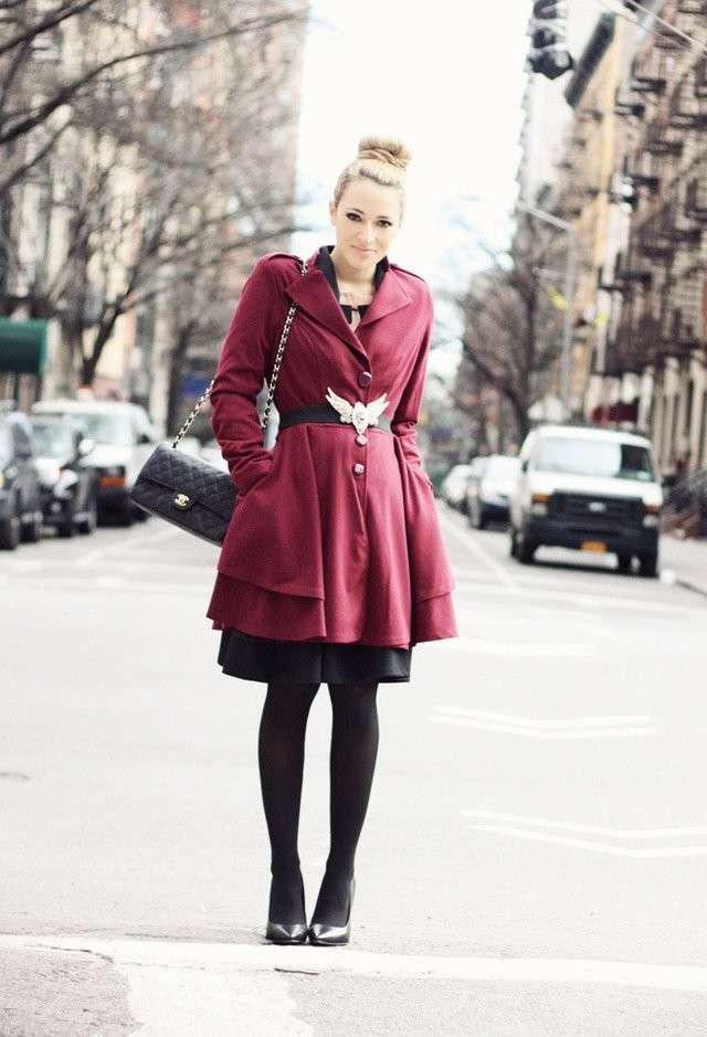 Look con dresscoat bordeaux