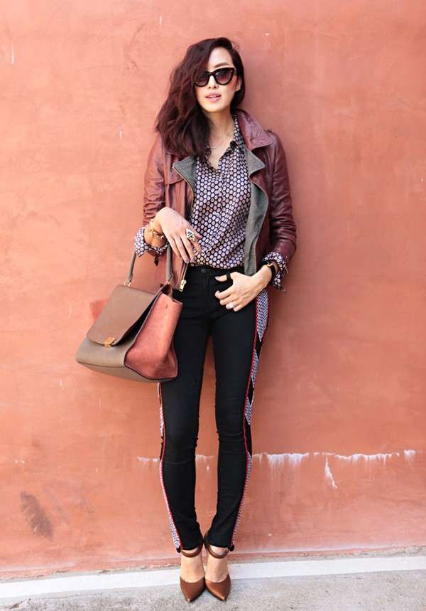 Look con giacca bordeaux