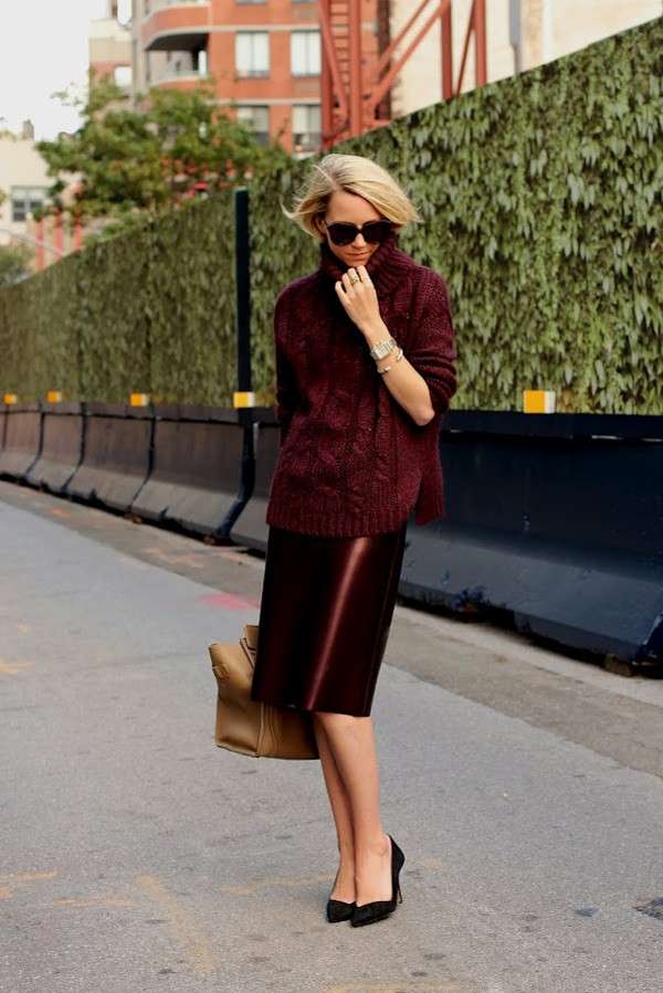 Look con maglione bordeaux