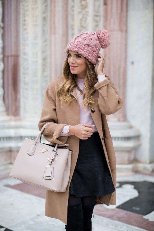 Look da giorno con accessori rosa