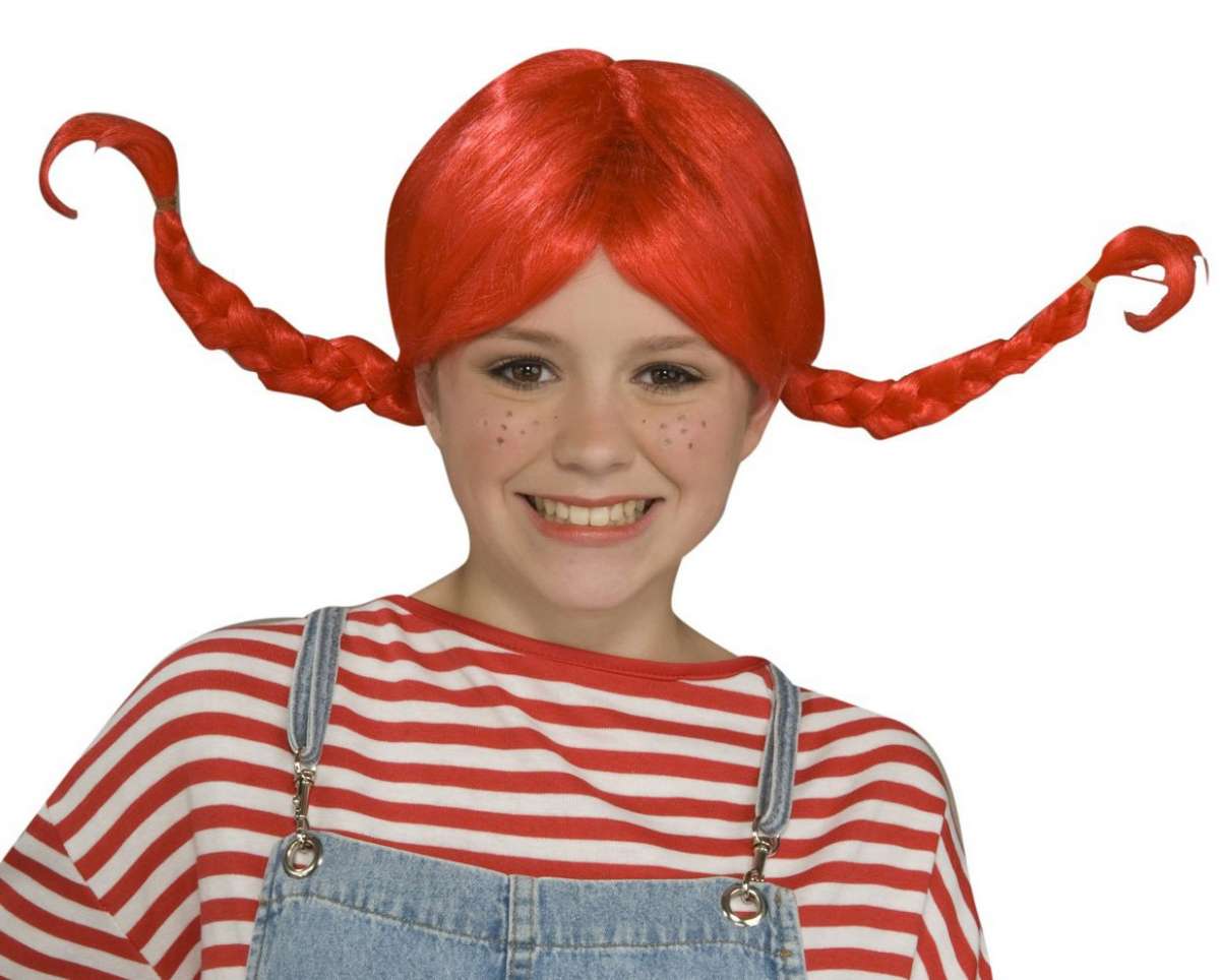 Maglietta a righe e trecce rosse