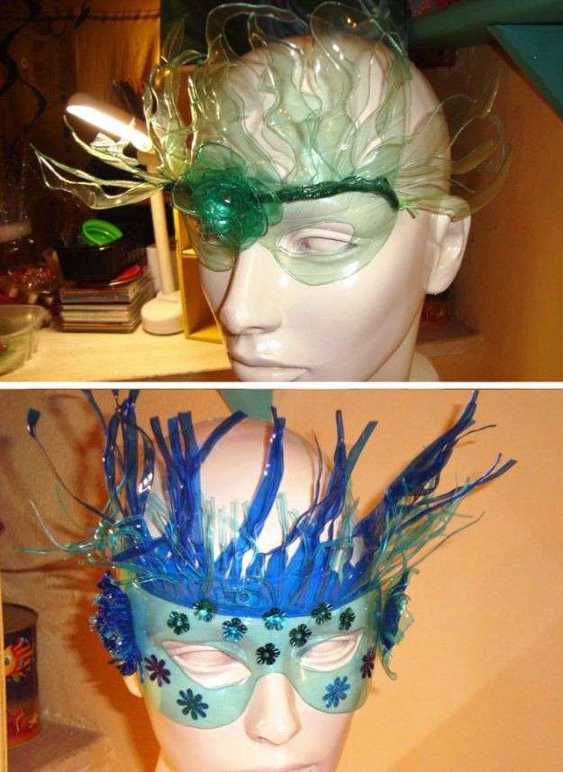 Maschera carnevale con bottiglie di plastica