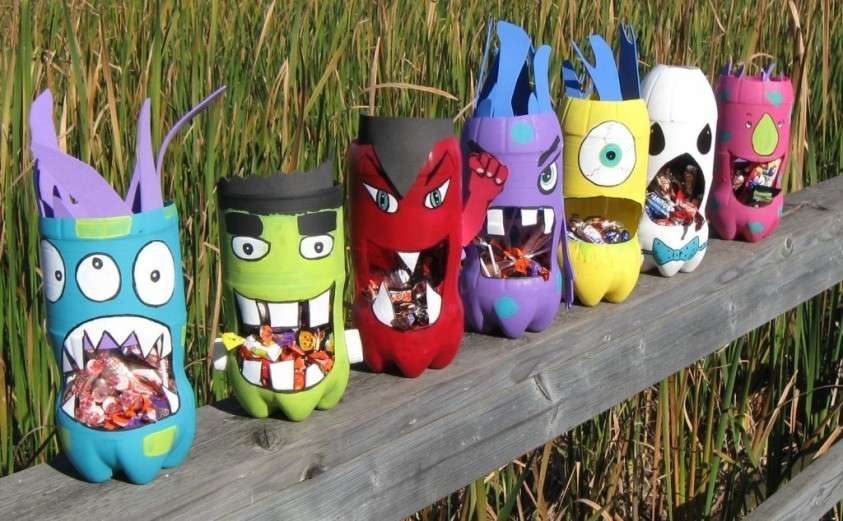 Maschere divertenti con le bottiglie di plastica