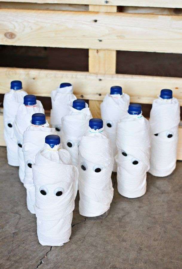 Mummie con bottiglie di plastica