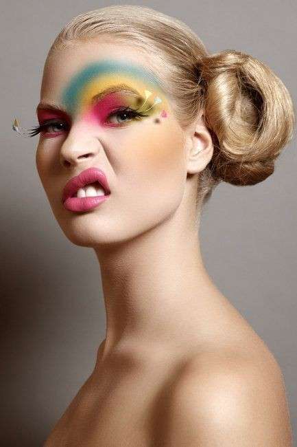Trucco arcobaleno per Carnevale