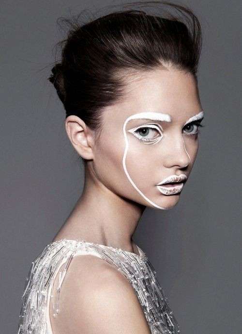 Trucco bianco latte per Carnevale