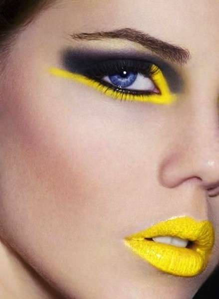 Trucco giallo neon per Carnevale