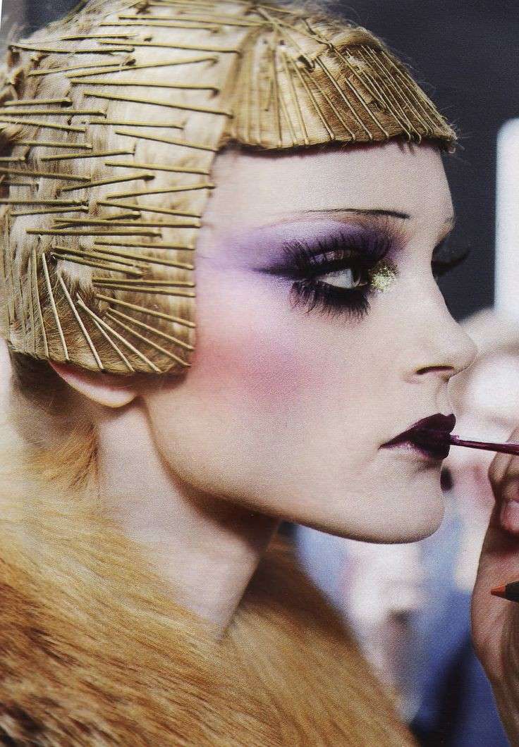 Trucco gotico e smokey eyes intenso