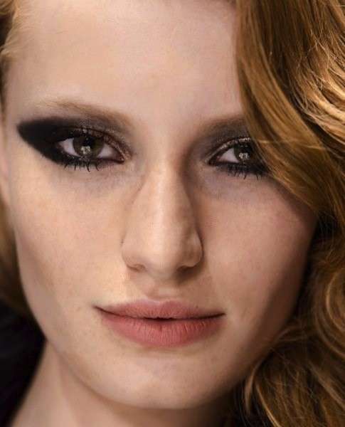 Trucco occhi da gatta con smokey