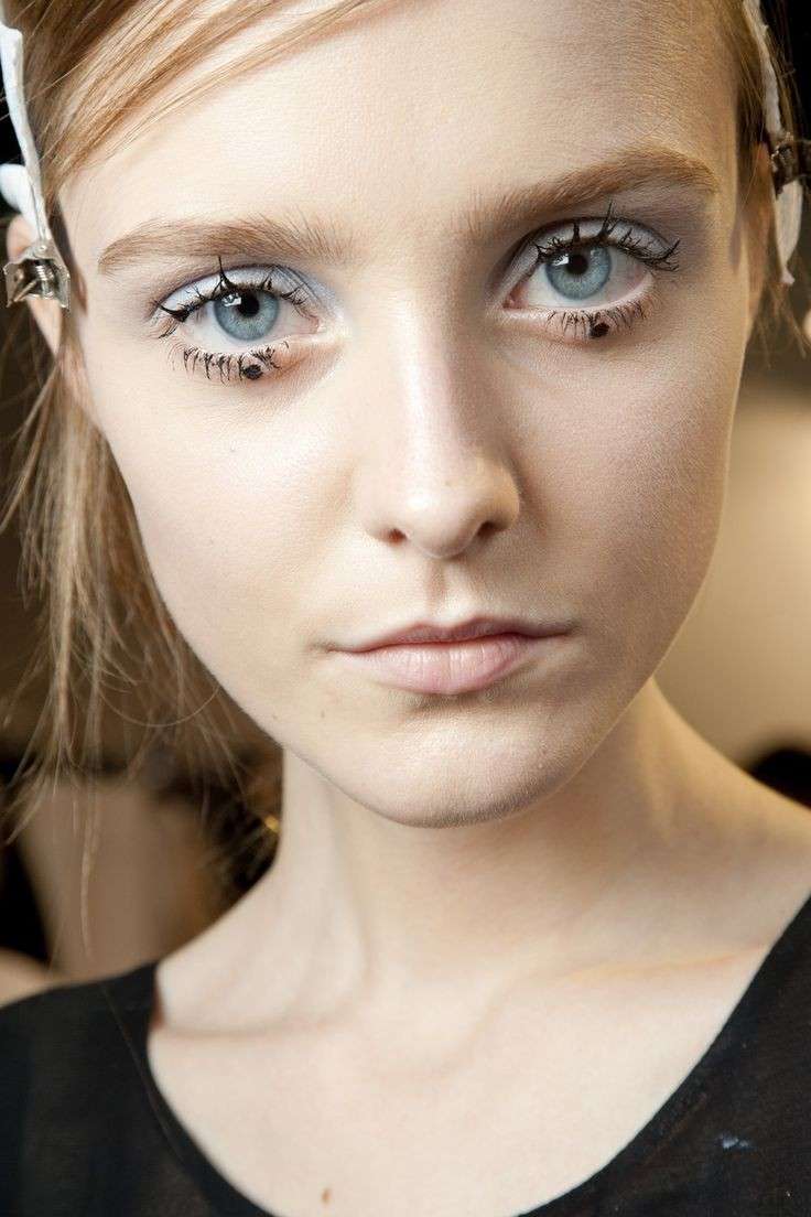 Trucco occhi grafico minimal