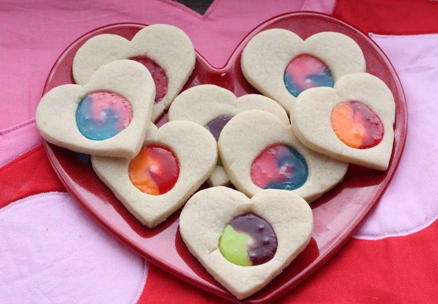 Biscotti con cuore colorato