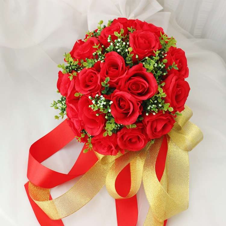 Bouquet con rose finte