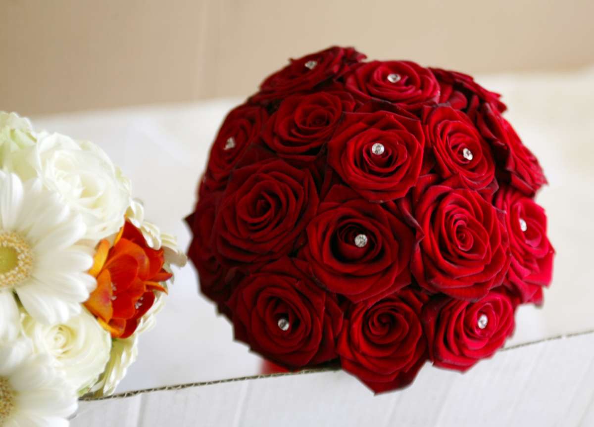 Bouquet rosso con cristalli