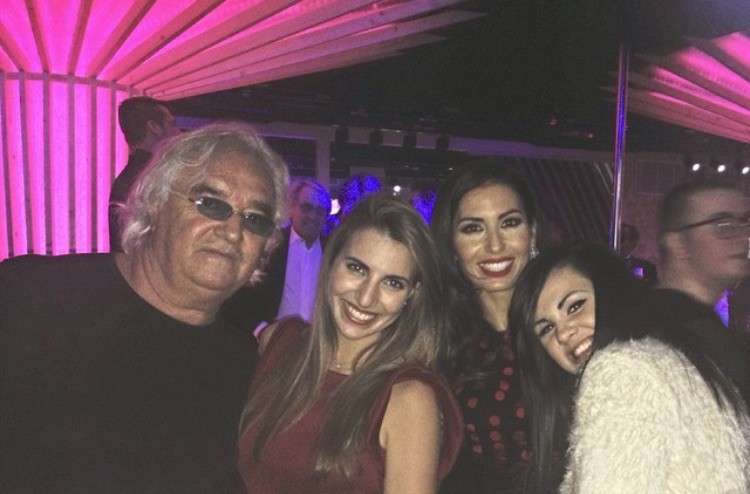 Elisabetta Gregoraci con il marito e le sue amiche