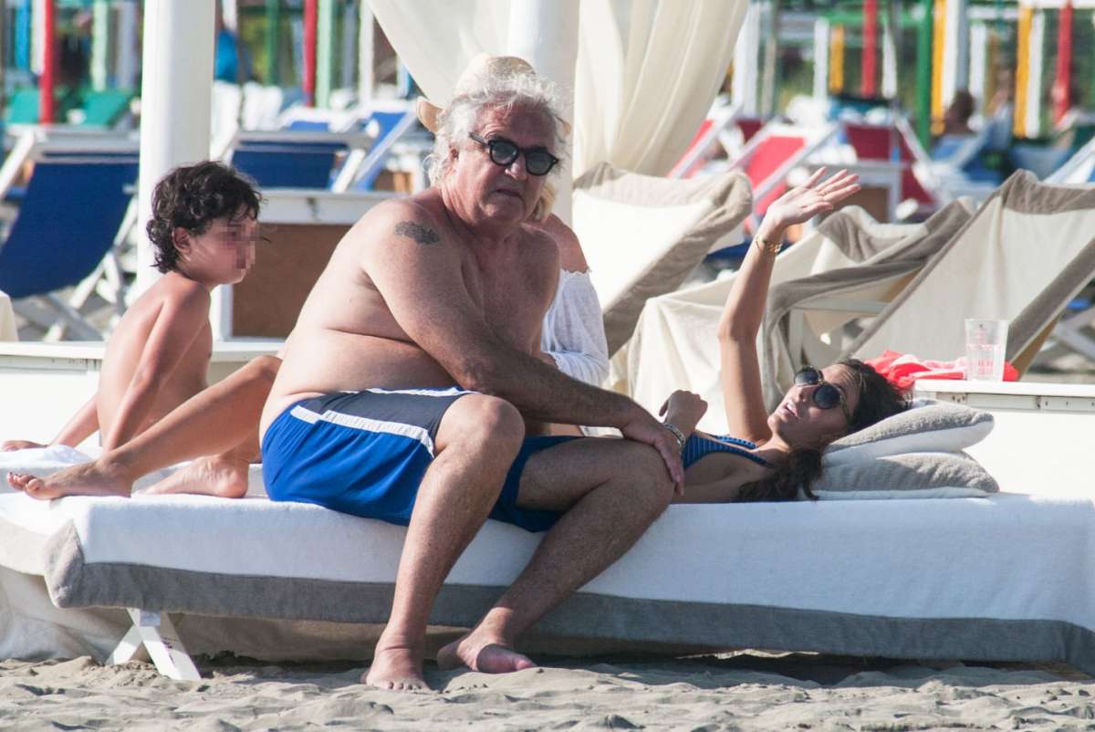 Elisabetta Gregoraci e Flavio Briatore in spiaggia a Marina di Pietrasanta