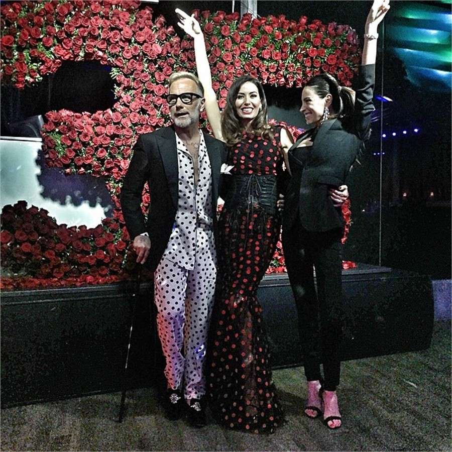 Elisabetta Gregoraci felice e raggiante al suo vip party