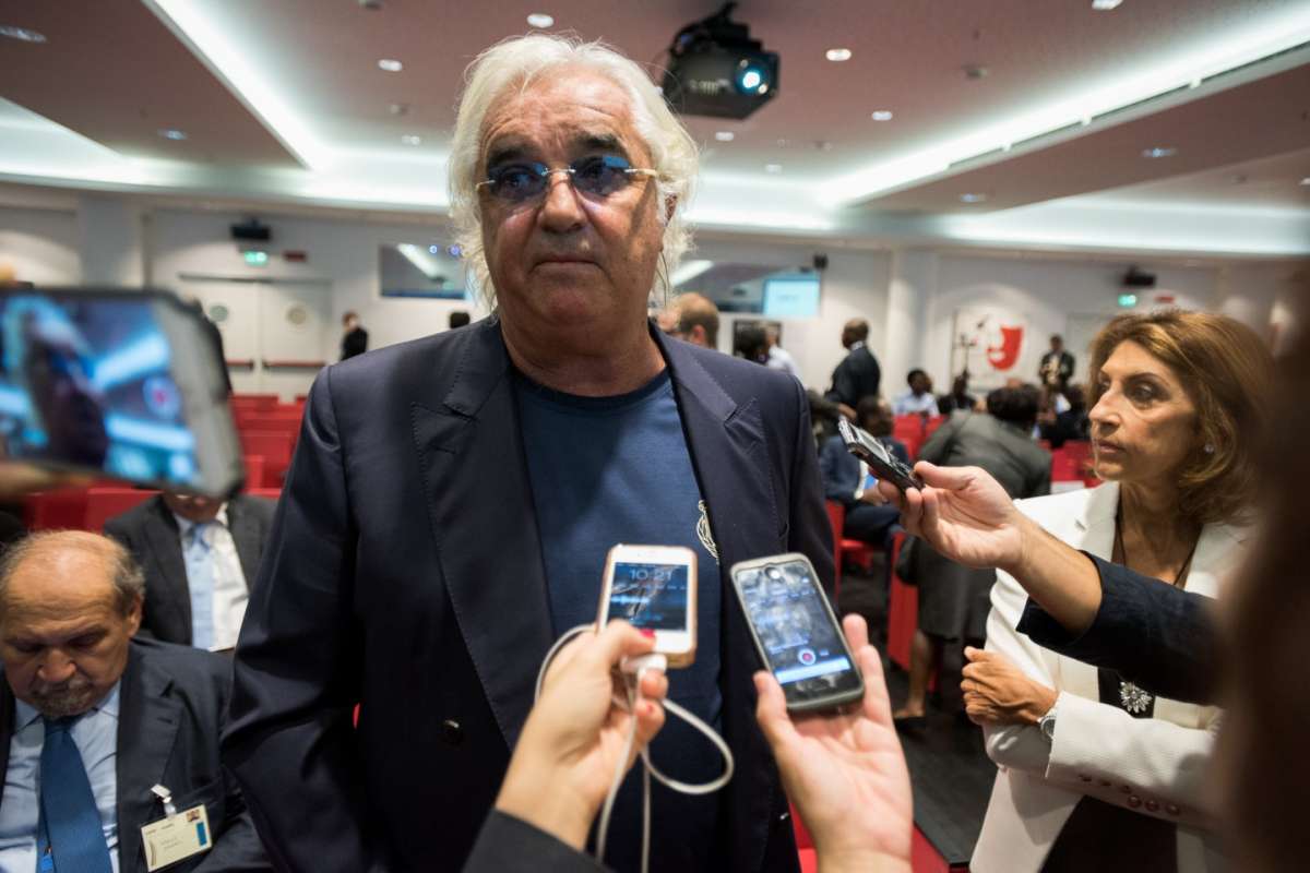 Flavio Briatore risponde alle domande dei giornalisti